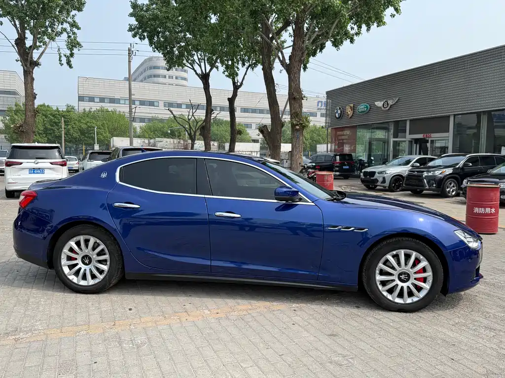 Maserati Ghibli 2017 — фото 18