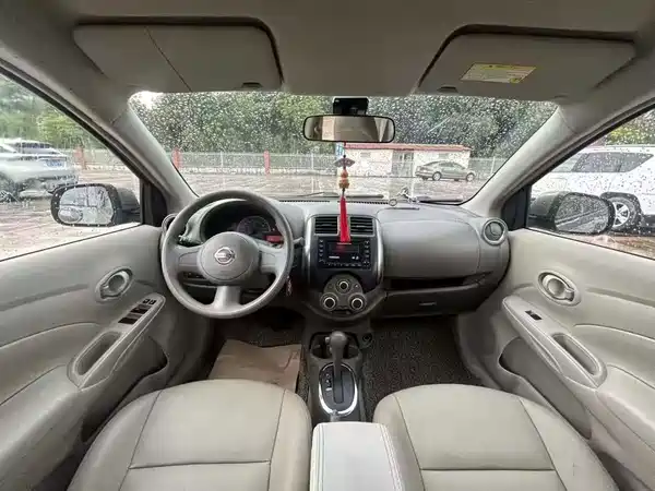 Nissan Sunny 2011