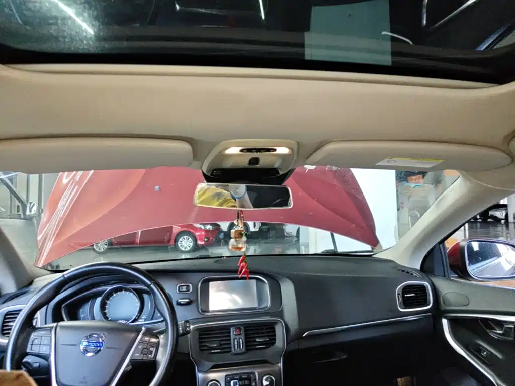 Volvo V40 2015 — фото 18