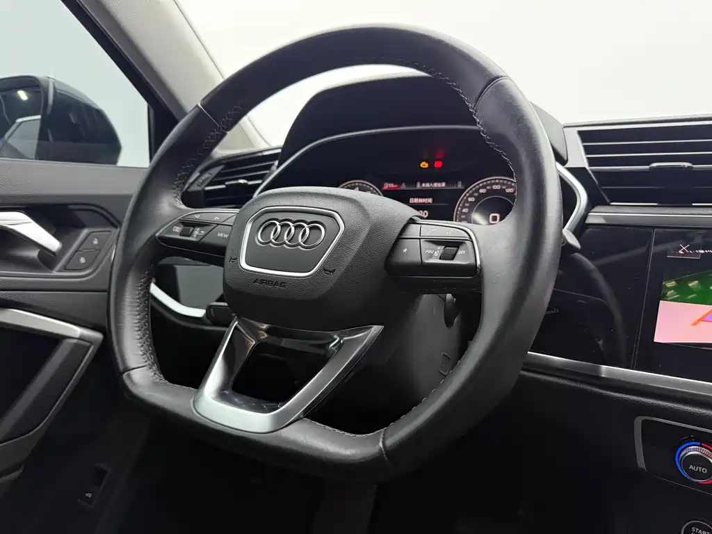 Audi Q3 2023 — фото 14