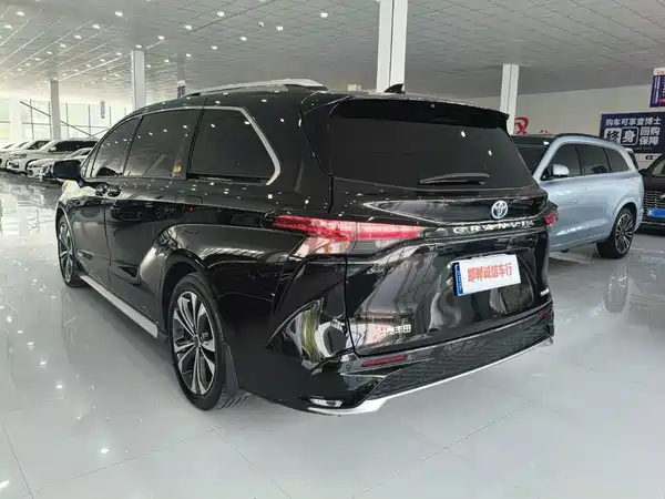 Toyota Granvia 2024
