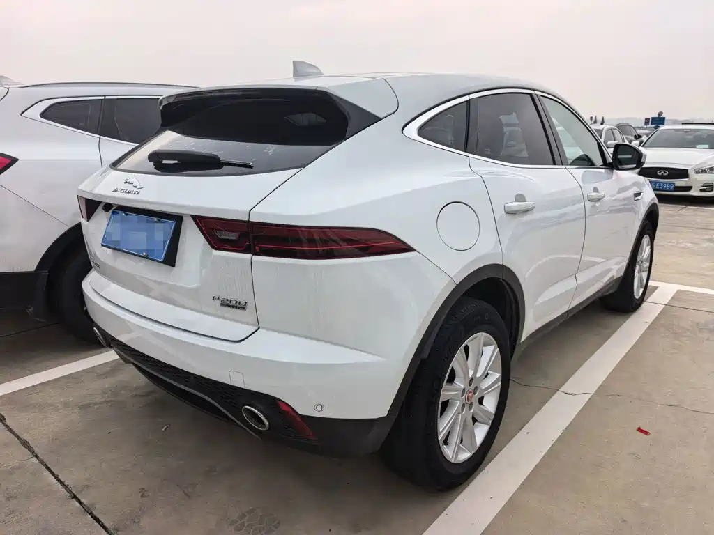 Jaguar E-PACE 2018 — фото 8