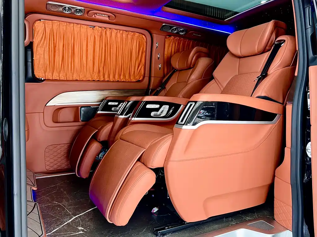 Mercedes-Benz V-Class 2022 — фото 10