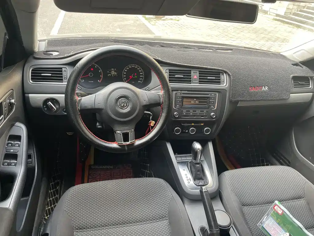 Volkswagen Sagitar 2015
