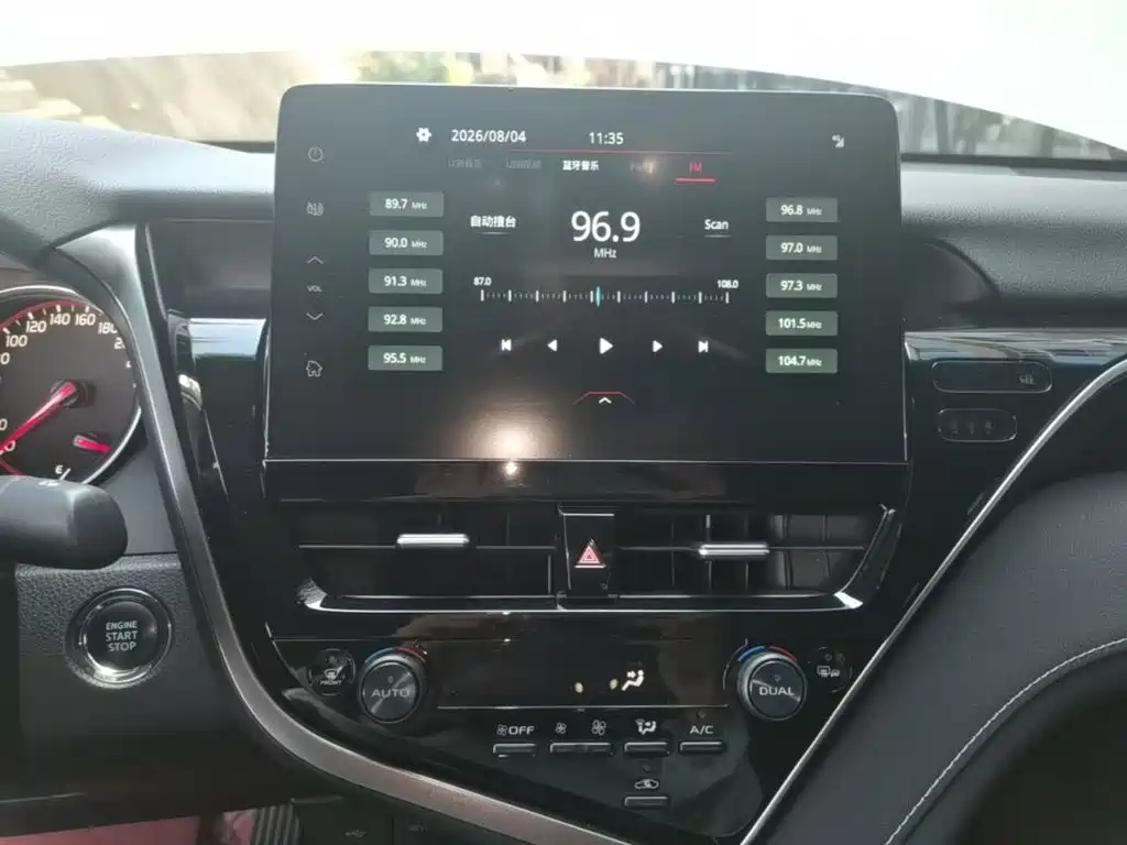 Toyota Camry 2022 — фото 13