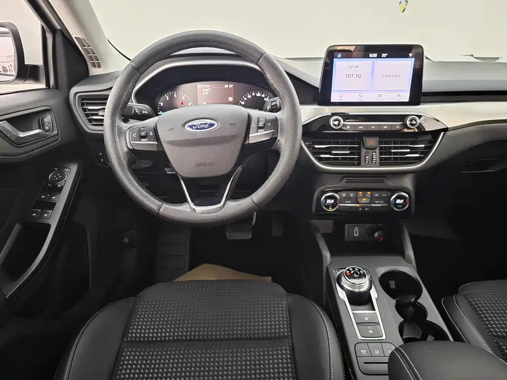 Ford Focus 2020 — фото 23