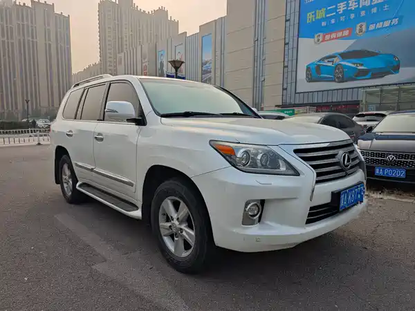 Lexus LX 2013