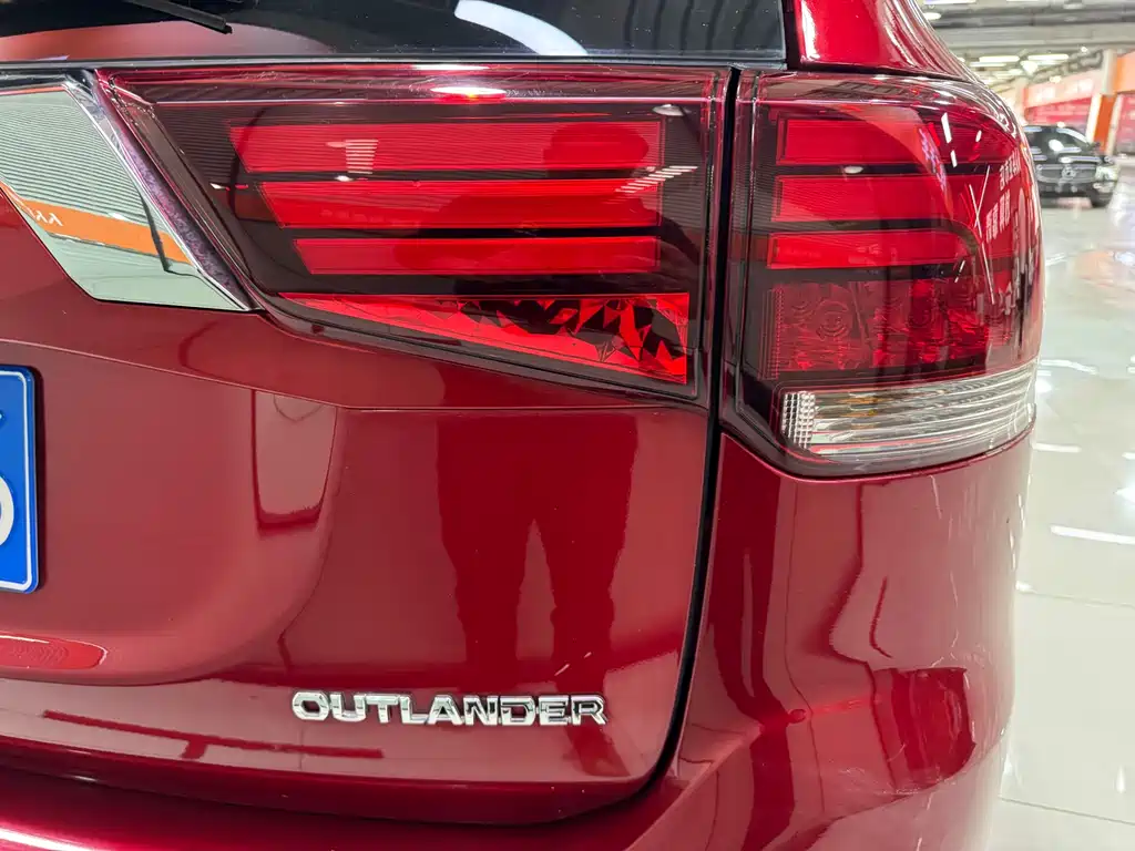 Mitsubishi Outlander 2020 — фото 25