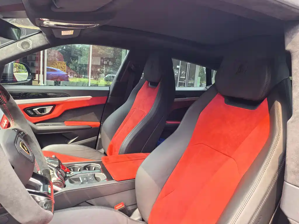 Lamborghini Urus 2019 — фото 10