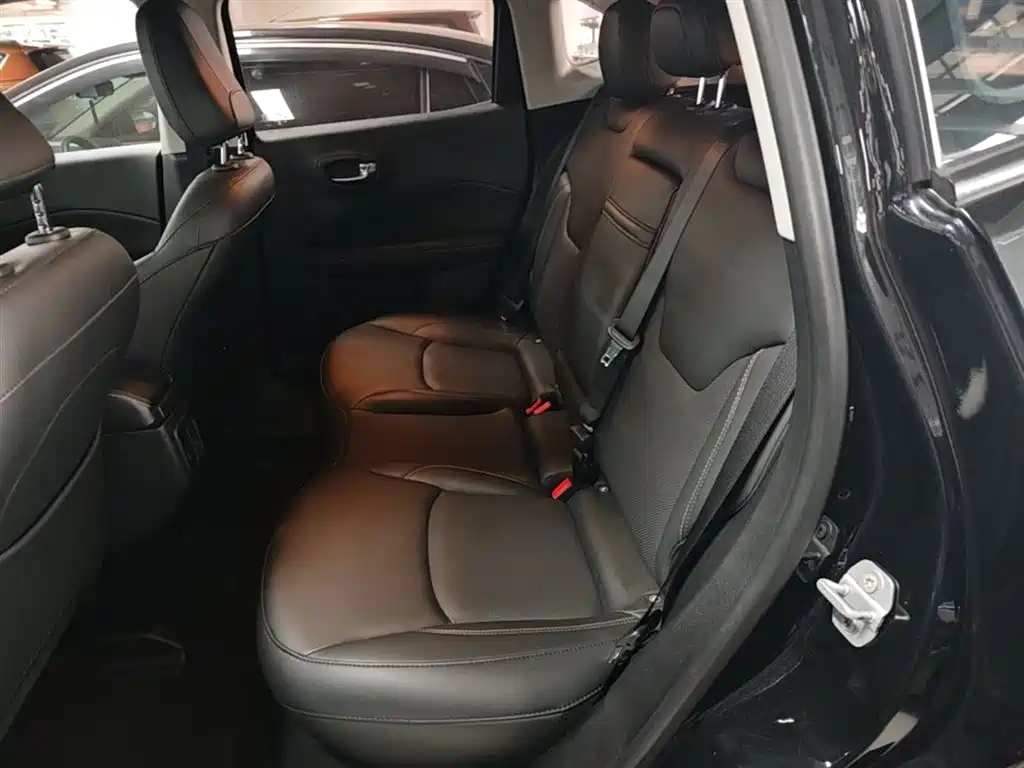 Jeep Compass 2017 — фото 17