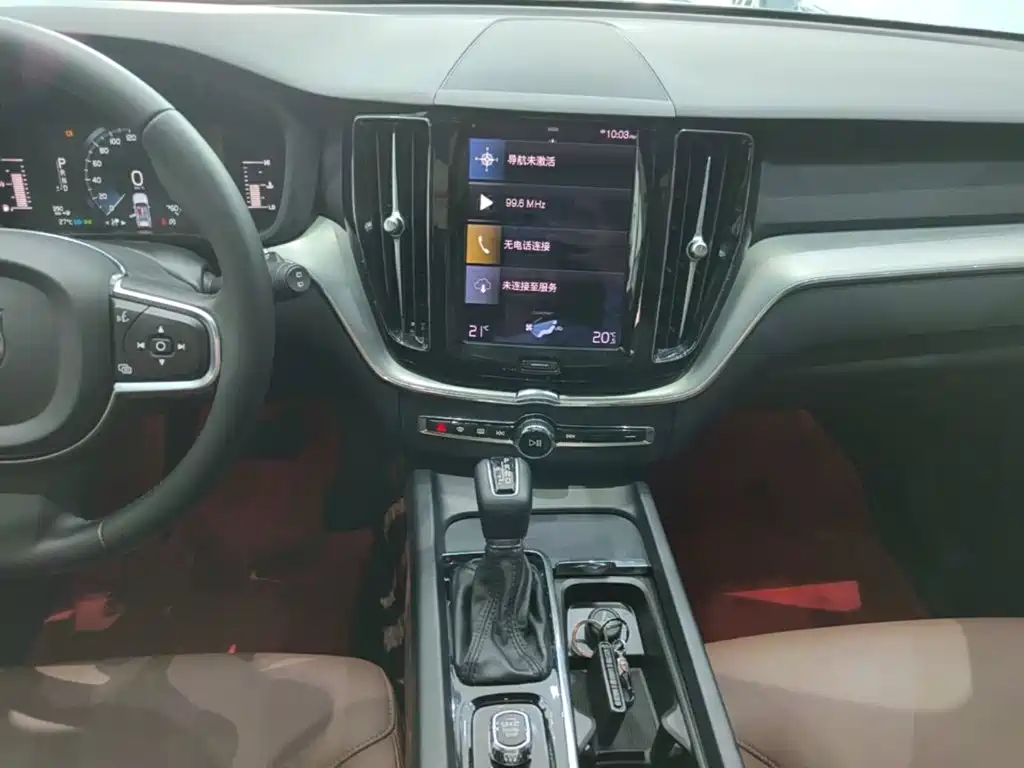 Volvo XC60 2021 — фото 13