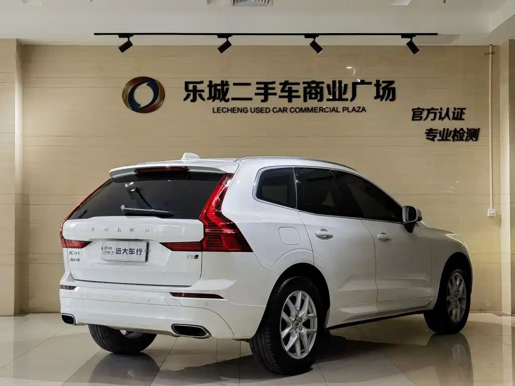 Volvo XC60 2018 — фото 18