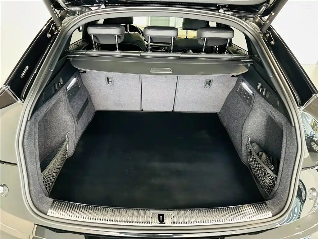 Audi Q5L Sportback 2025 — фото 6