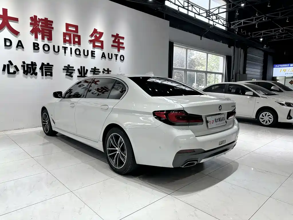 BMW 5 Series 2021 — фото 19