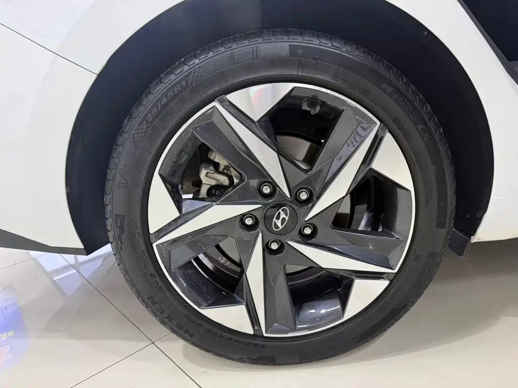 Hyundai Elantra 2022 — фото 20