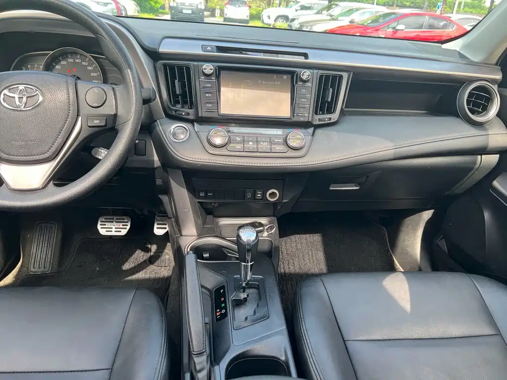 Toyota RAV4 2017 — фото 15