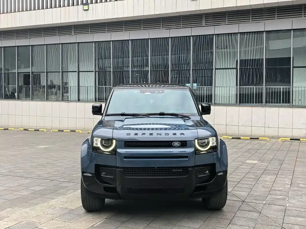 Land Rover Defender 2022