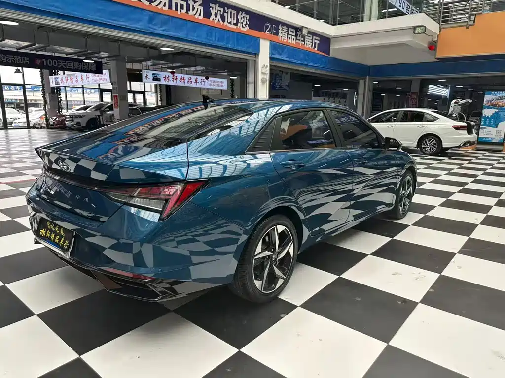 Hyundai Elantra 2022 — фото 17