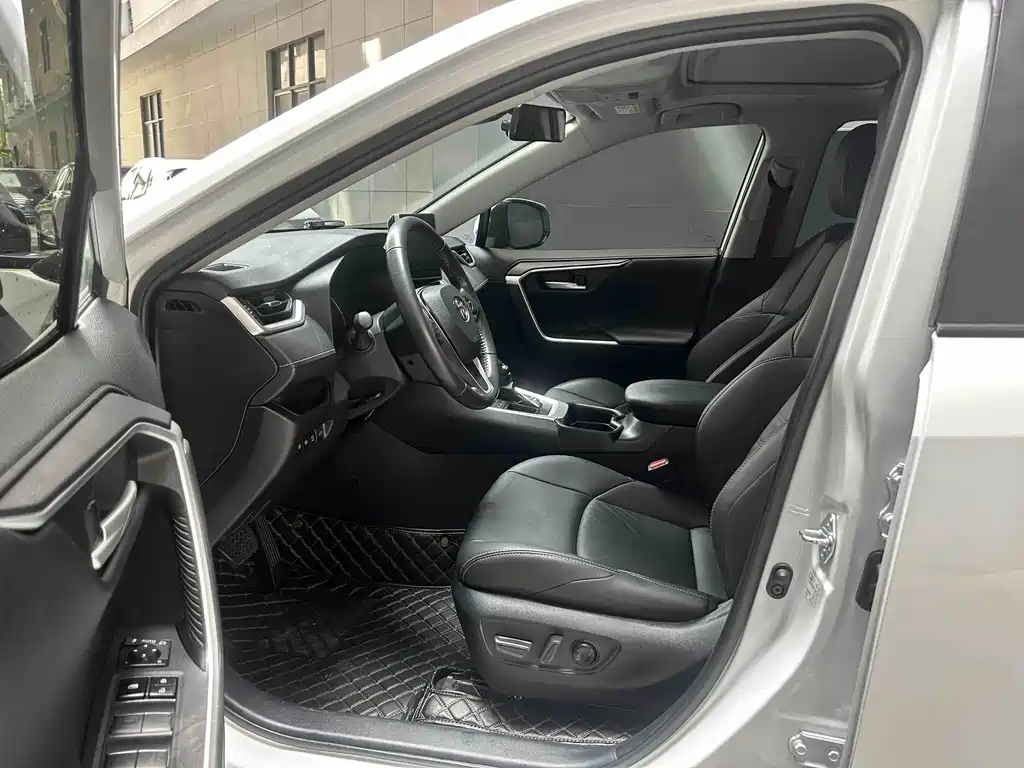 Toyota Wildlander 2023 — фото 11