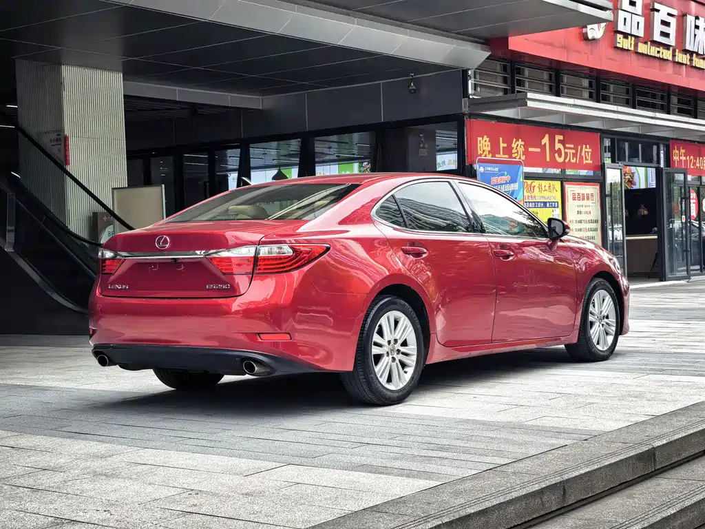 Lexus ES 2015 — фото 8