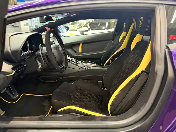 Lamborghini Aventador 2014