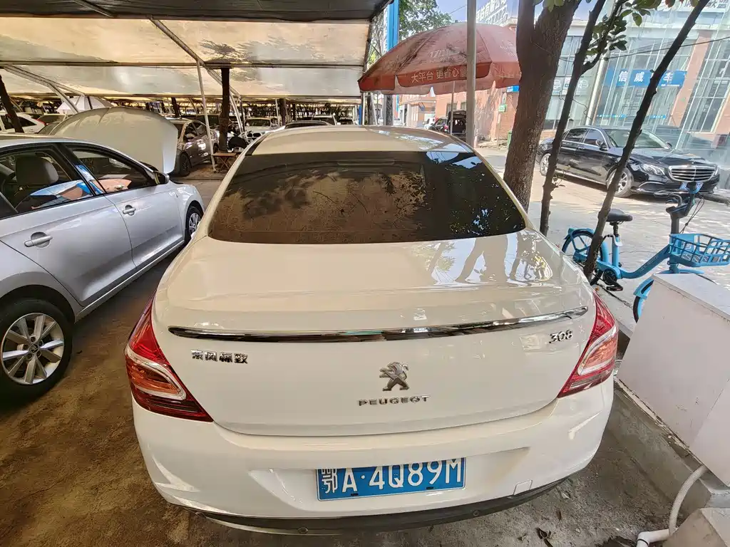 Peugeot 308 2014 — фото 10