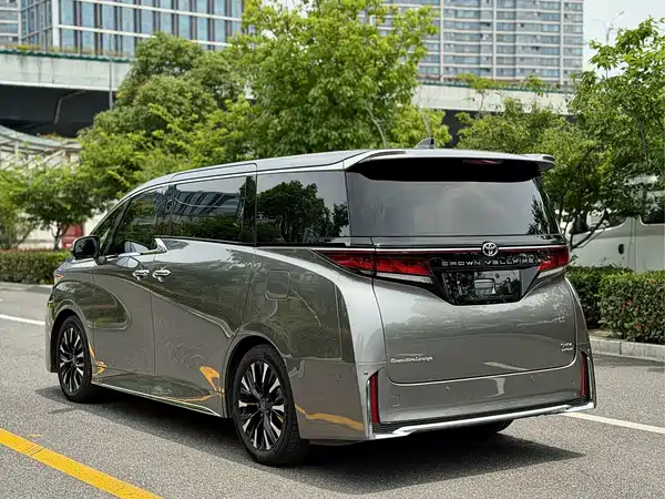Toyota Vellfire 2024
