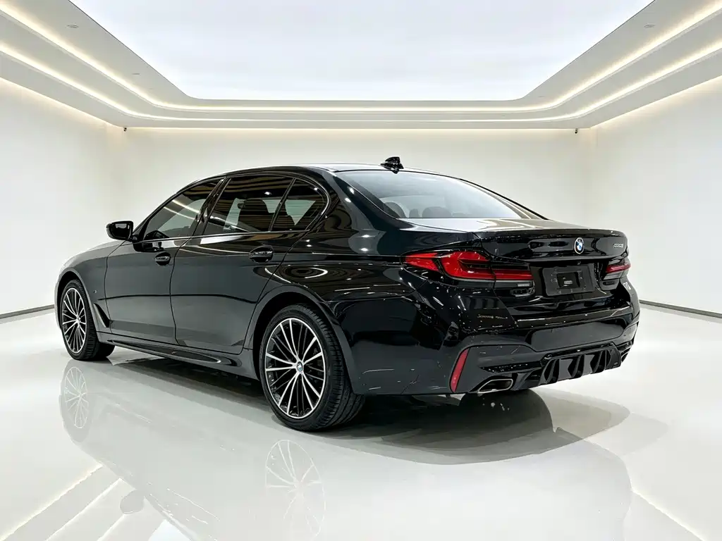 BMW 5 Series 2021 — фото 11