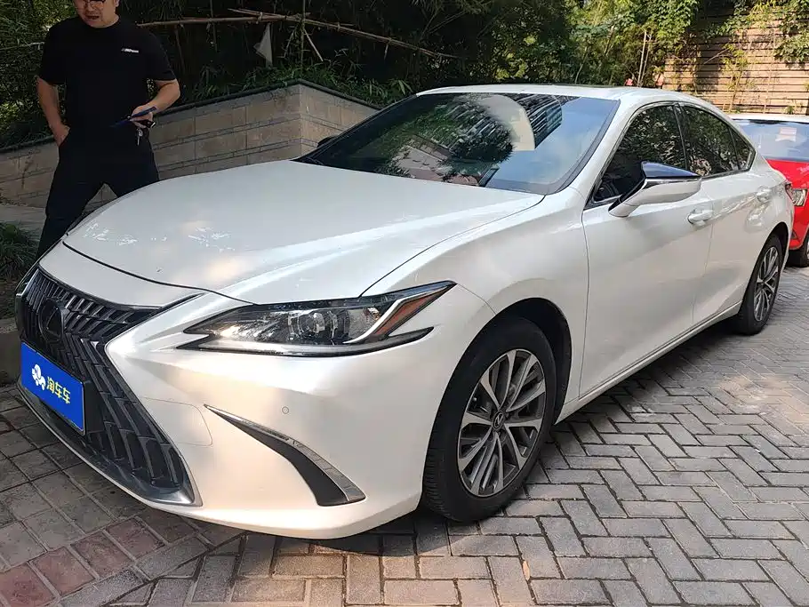 Lexus ES 2023