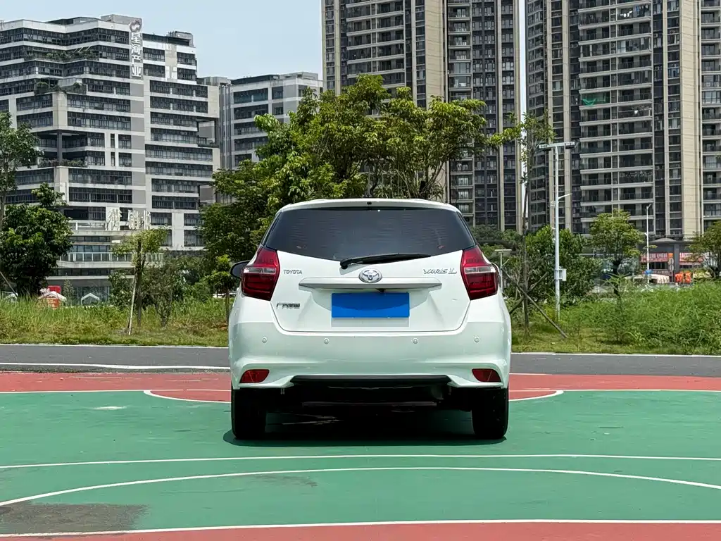 Toyota Yaris L 2022