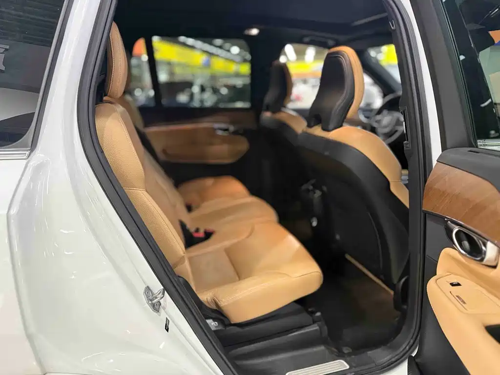 Volvo XC90 2019 — фото 14