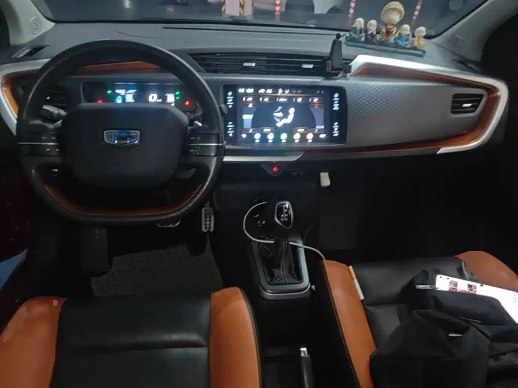 Geely Vision X1 2018 — фото 10