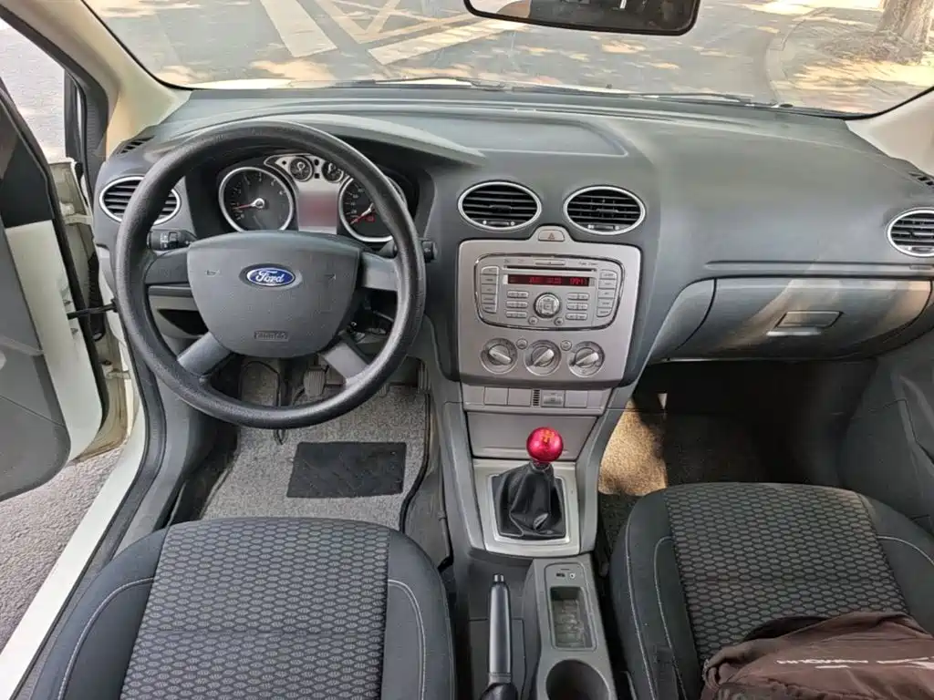 Ford Focus 2016 — фото 10