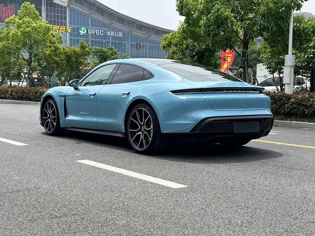 Porsche Taycan 2023 — фото 11