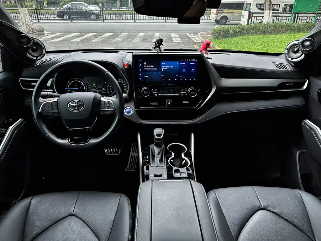 Toyota Highlander 2022 — фото 16