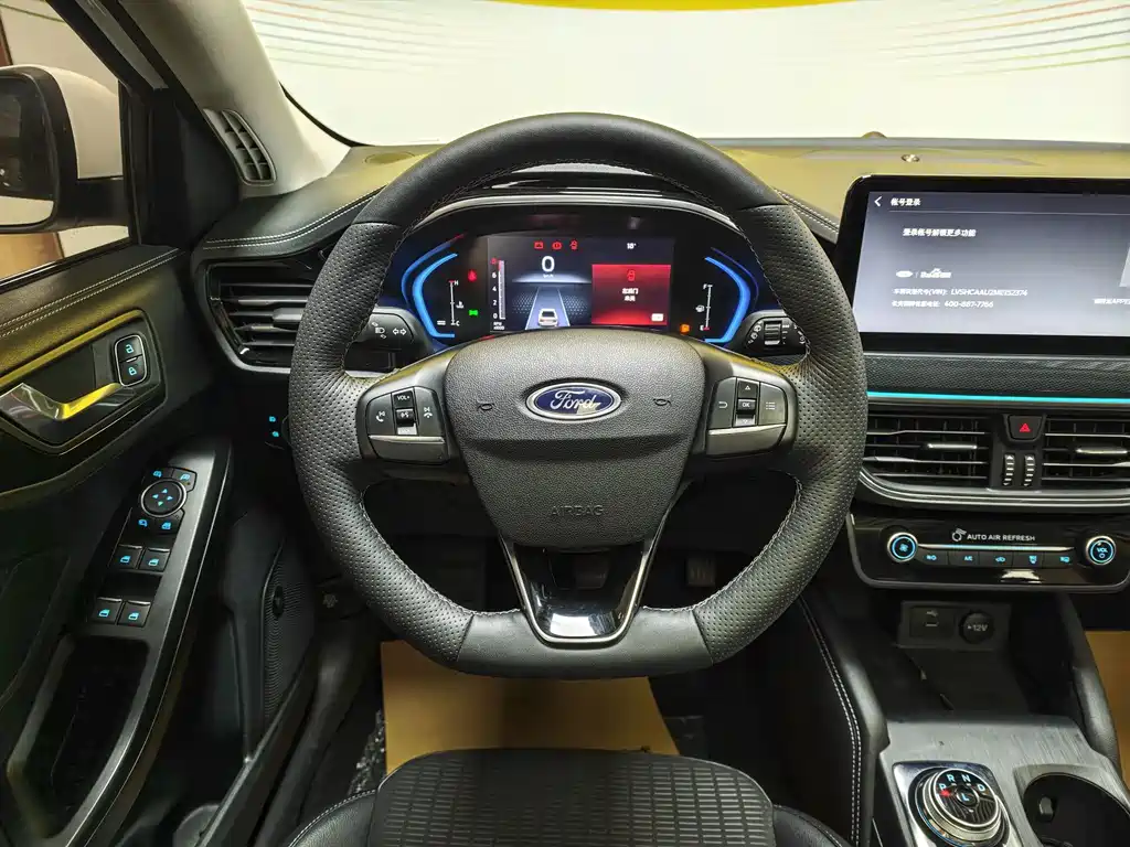 Ford Focus 2022 — фото 15