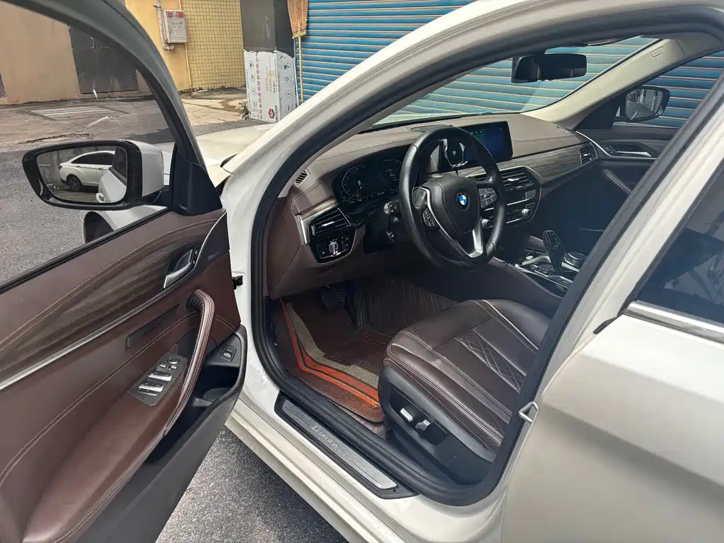 BMW 5 Series 2020 — фото 14
