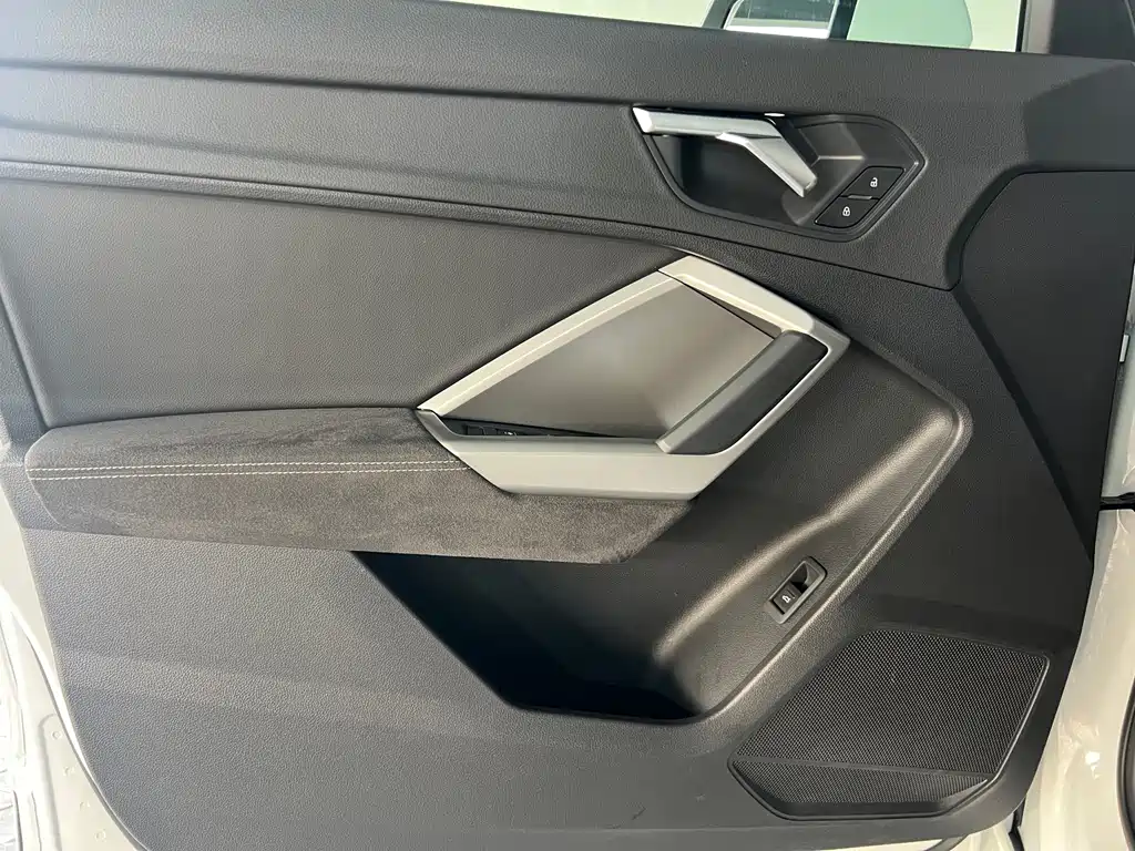 Audi Q3 2023 — фото 14