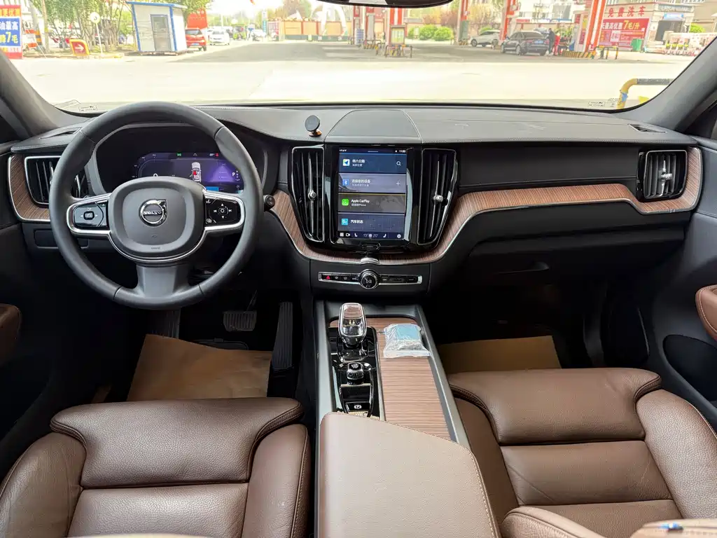Volvo XC60 2023 — фото 15