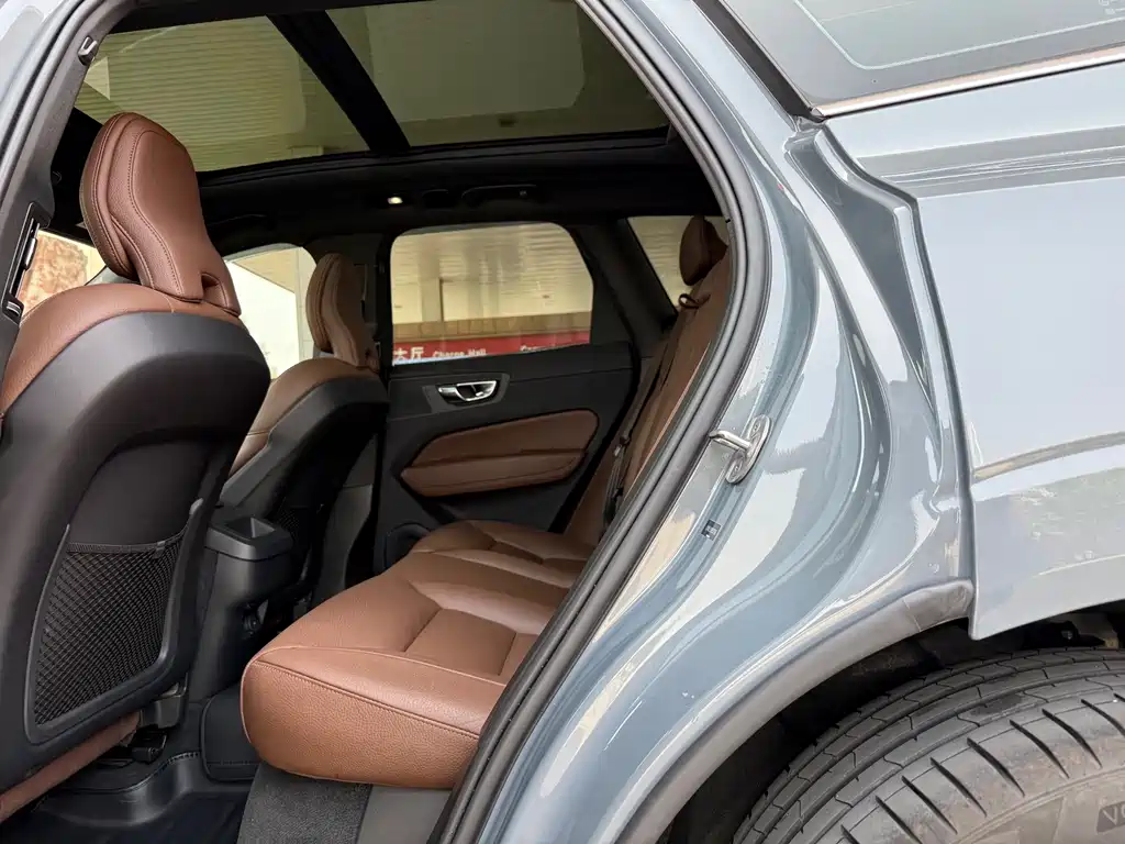 Volvo XC60 2023 — фото 14