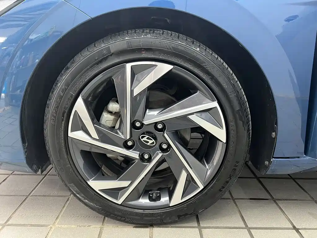 Hyundai Elantra 2023 — фото 23