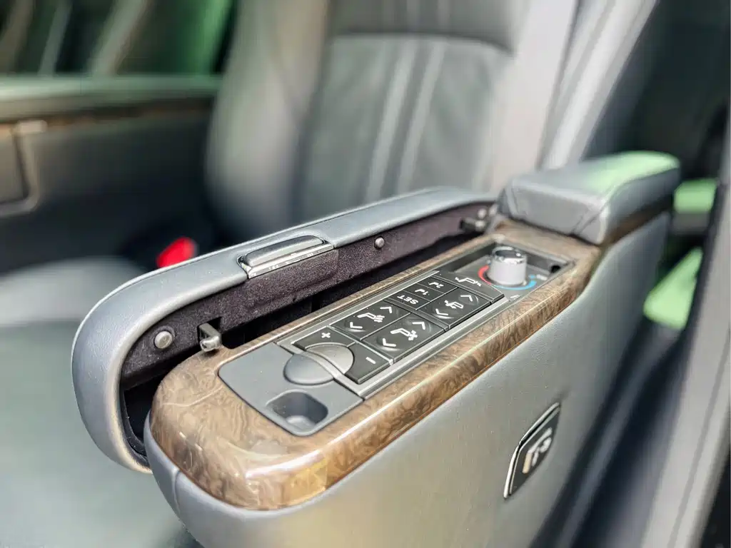 Toyota Alphard 2021 — фото 13