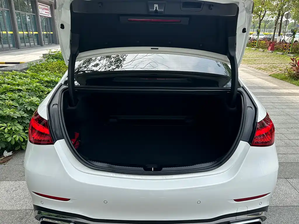 Mercedes-Benz C-Class 2023 — фото 16