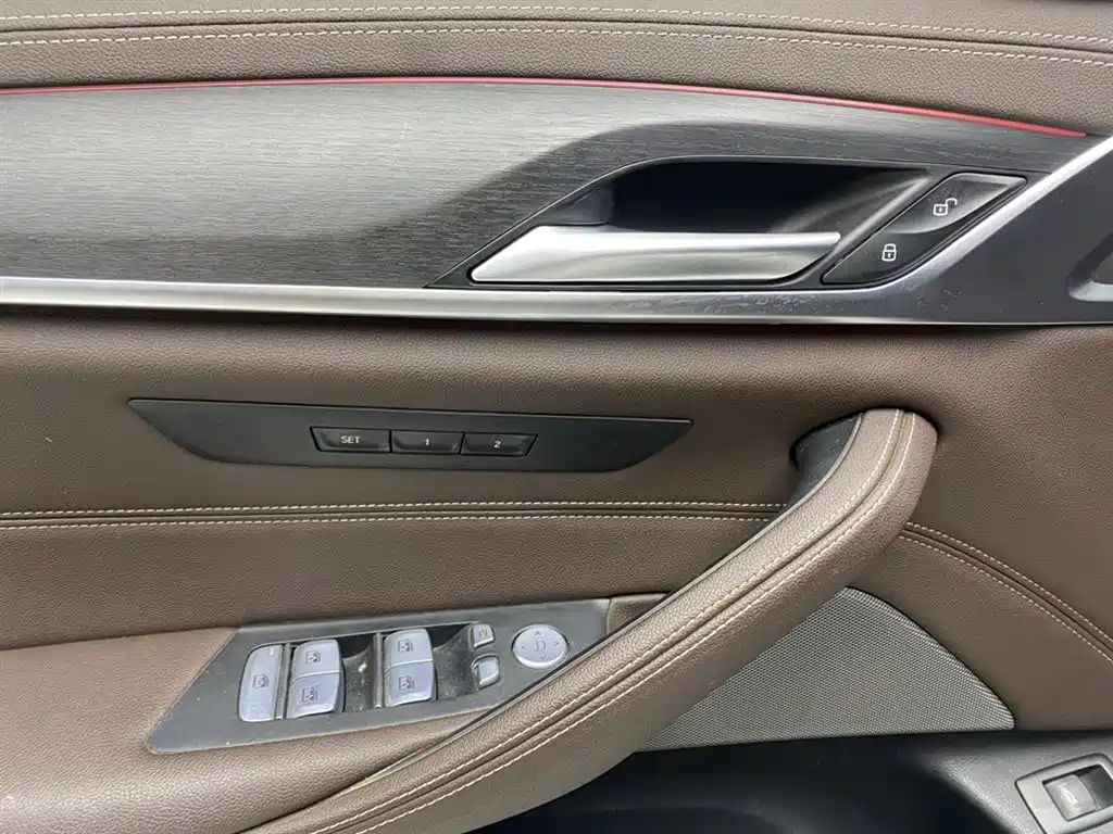 BMW 5 Series 2023 — фото 26