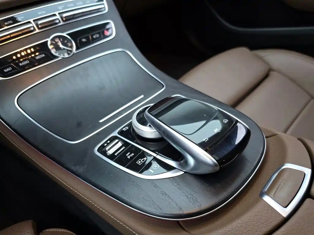 Mercedes-Benz E-Class 2018 — фото 9