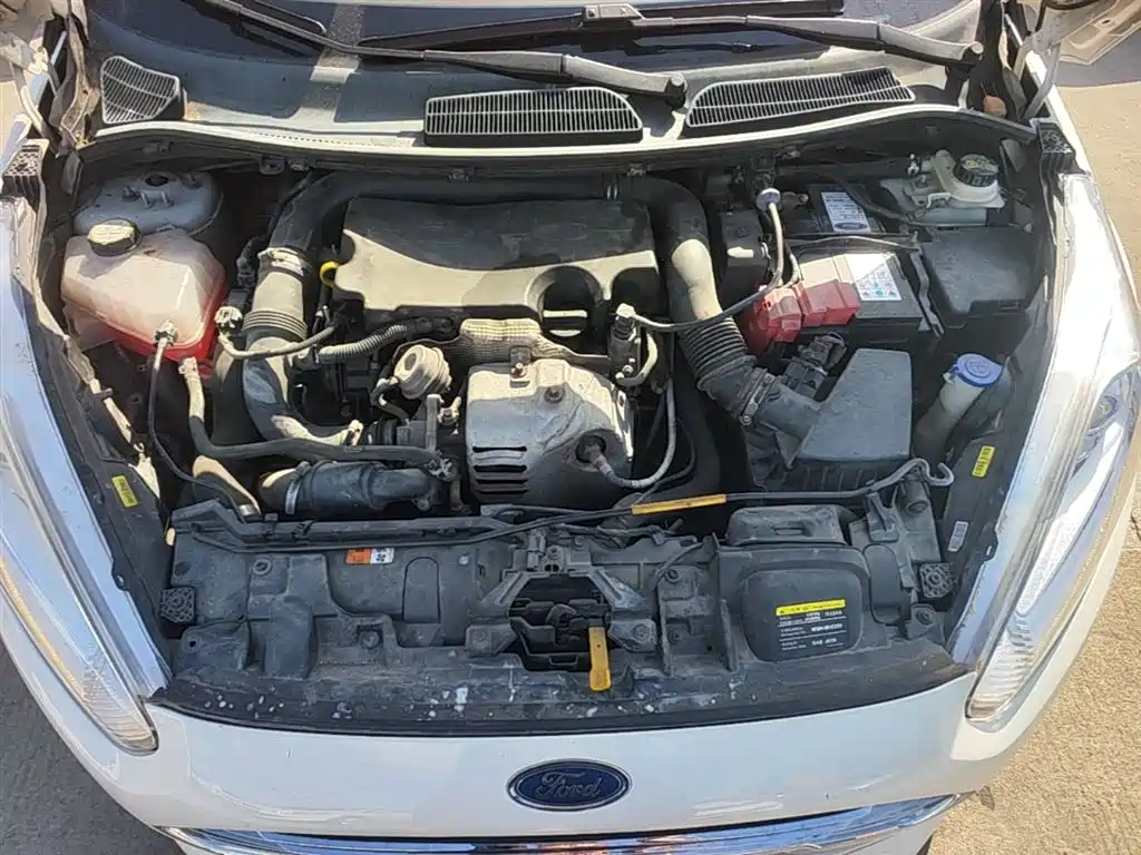 Ford Fiesta 2015 — фото 11