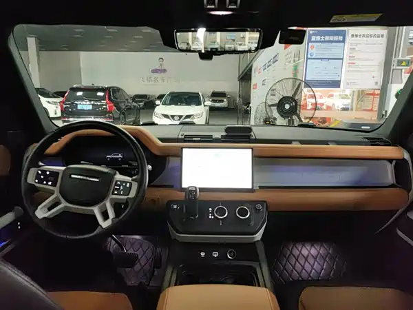 Land Rover Defender 2024