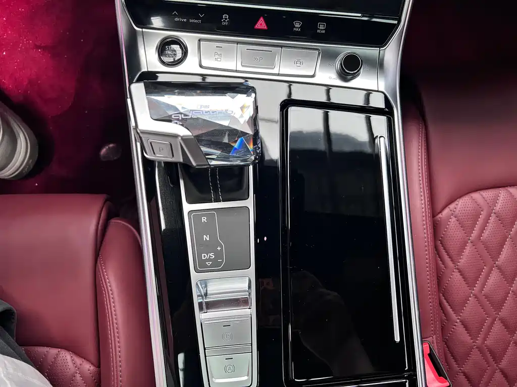Audi A7L 2024 — фото 10