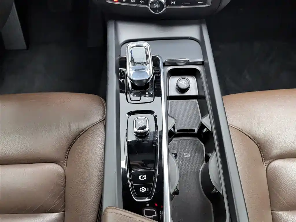 Volvo S60 2022 — фото 13