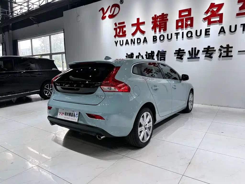 Volvo V40 2018 — фото 15